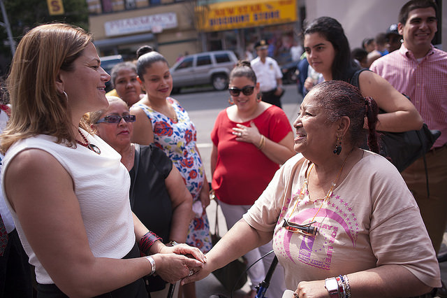 MMV shaking hands distrit