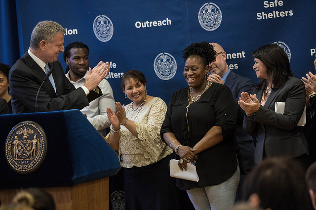 de blasio homelessness applause bronx