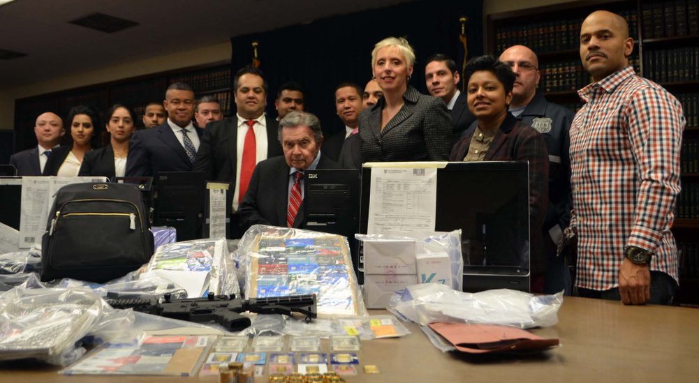 queens da with assets of bust