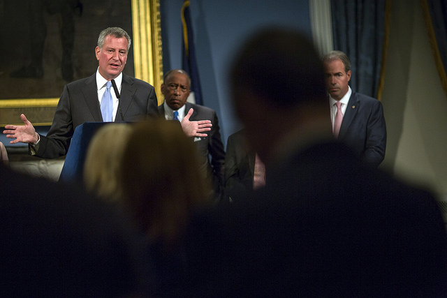 de blasio press conference distance