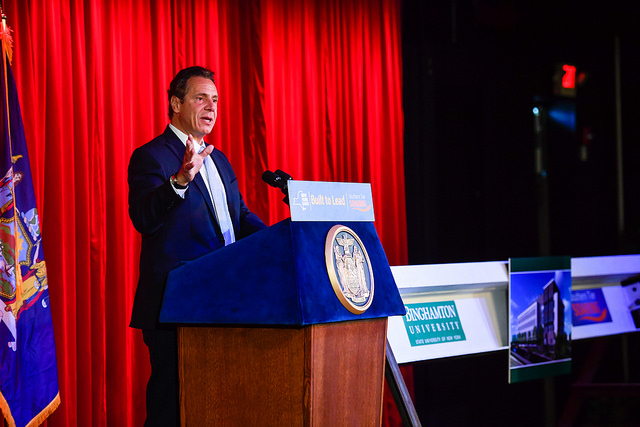 Cuomo red screen podium 