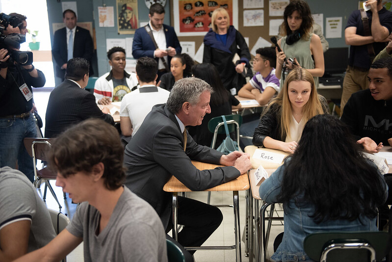 de blasio visits school