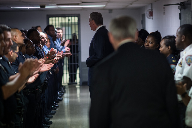 de Blasio rikers ponte officers