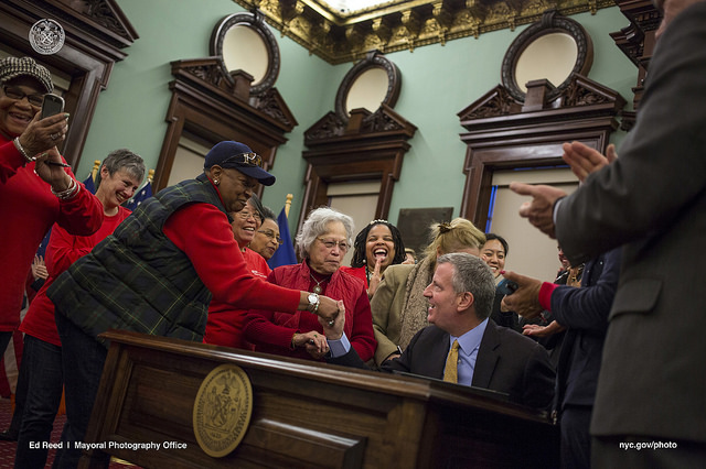 de blasio desk red