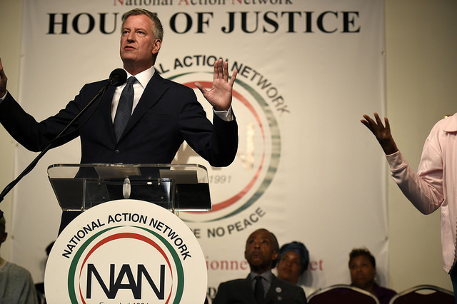 de blasio NAN hands up