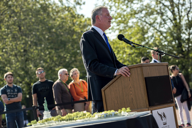 de blasio podium