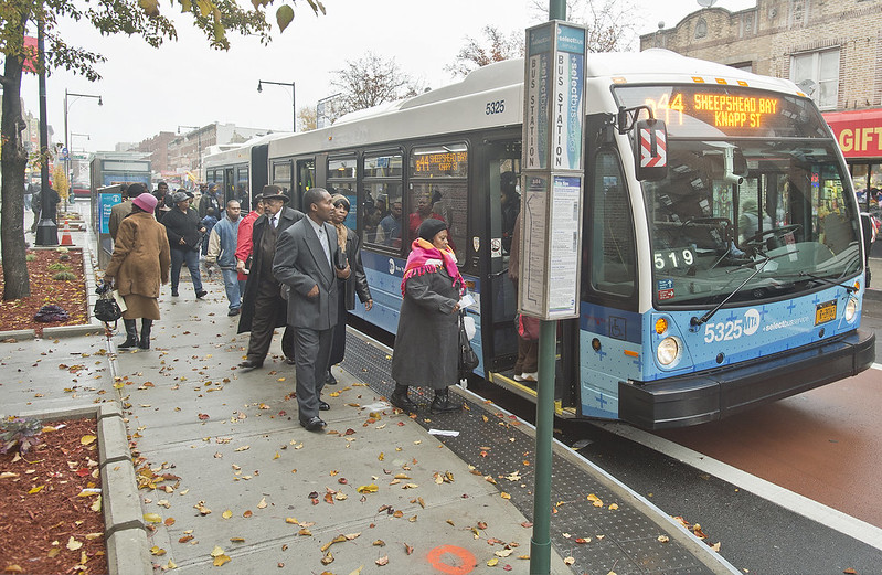 bus service debuts